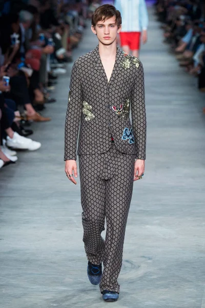 Look 24